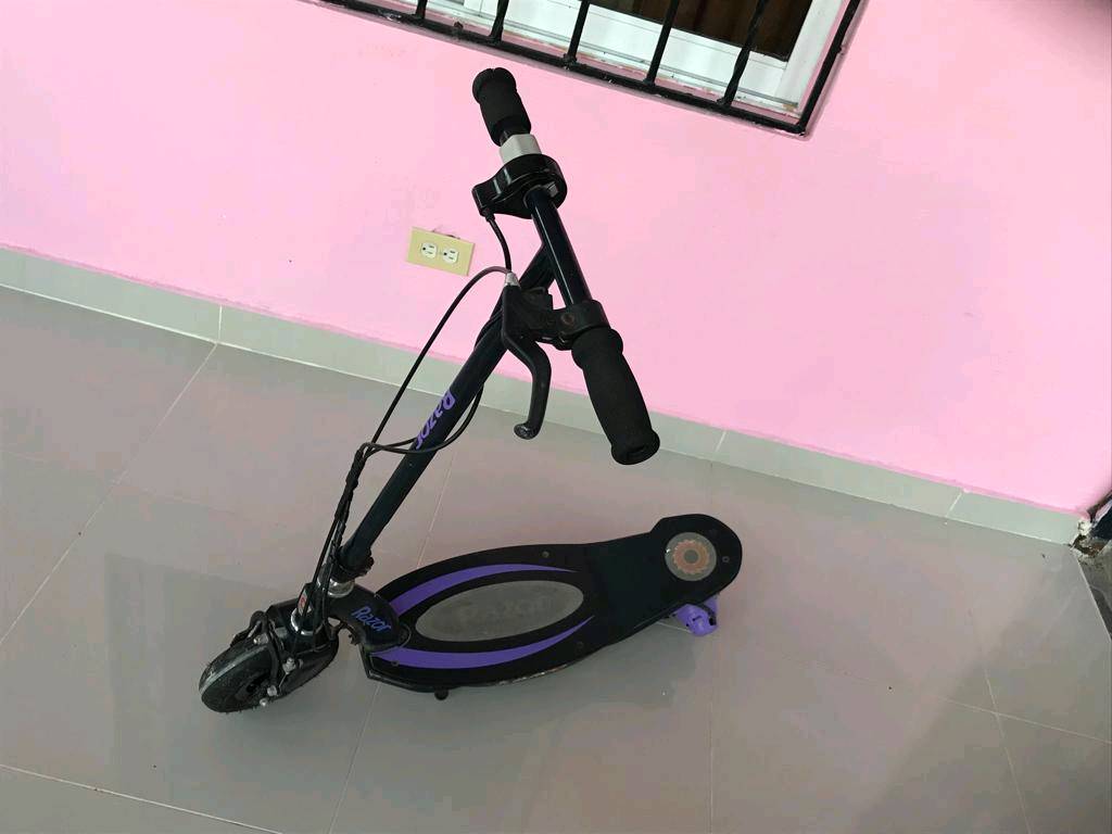 Patineta Eléctrica Razor Power Core E100 Scooter en Santo Domingo