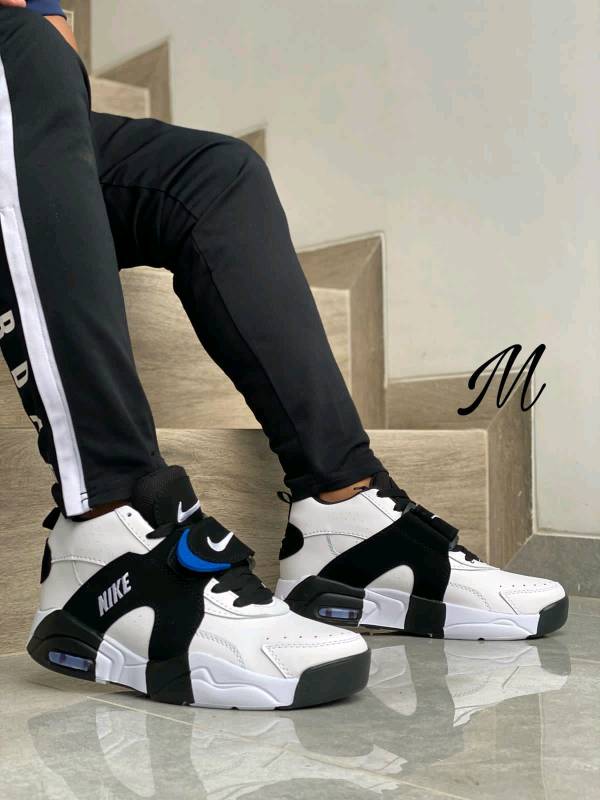 Nike punto negro