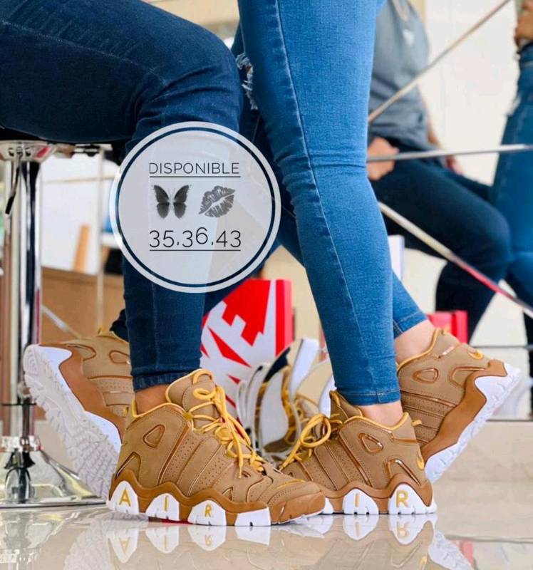 Nike tres on sale letras retro