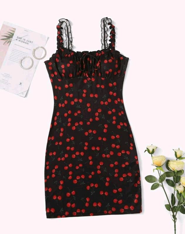 Vestido negro shop con cerezas
