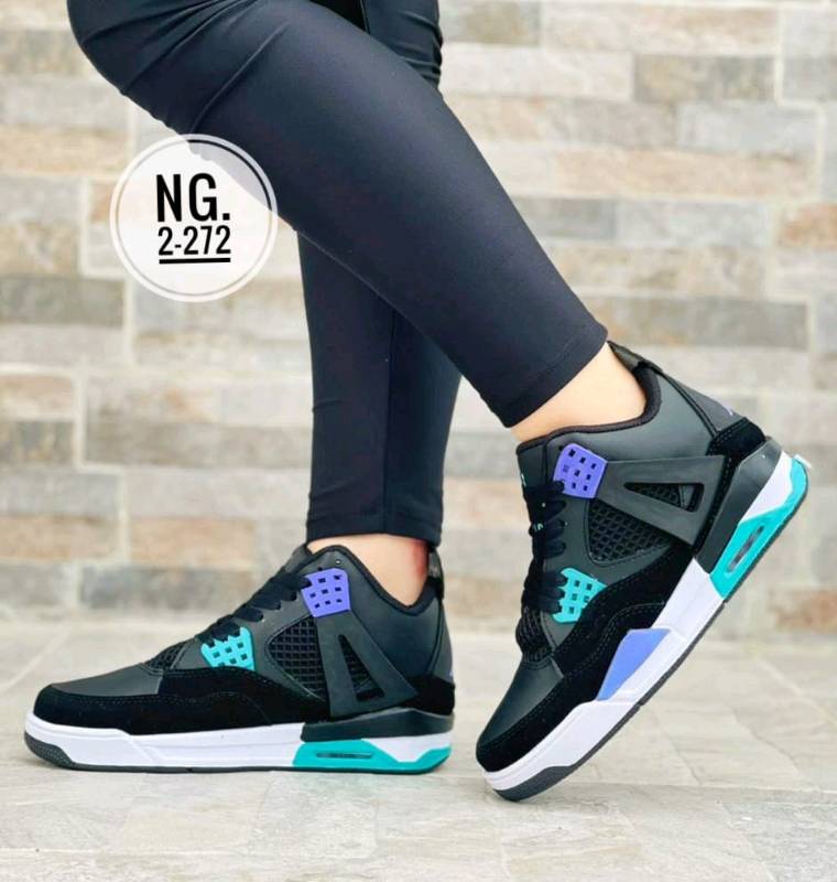 Botas jordan retro 4 outlet