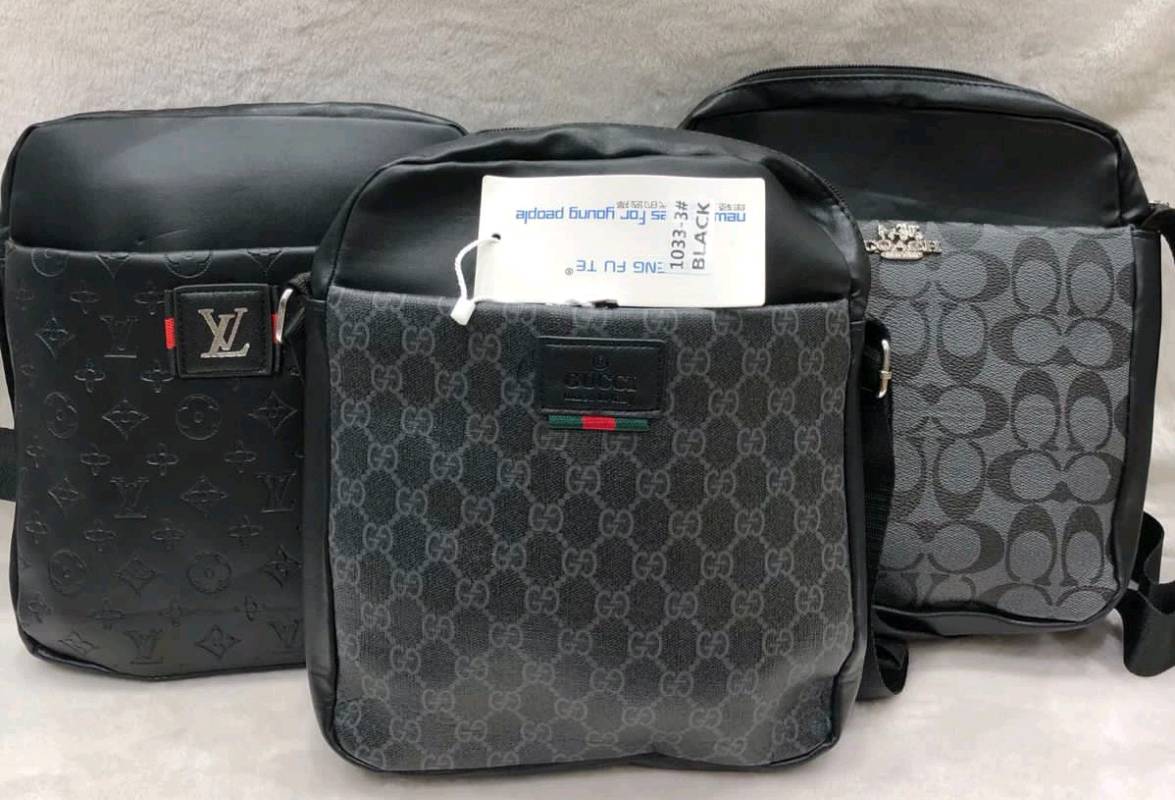 Cartera de 2025 hombre de lado