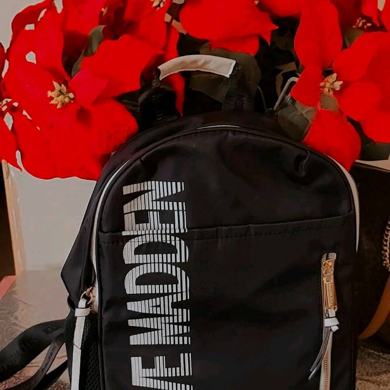 Mochila negra steve madden store