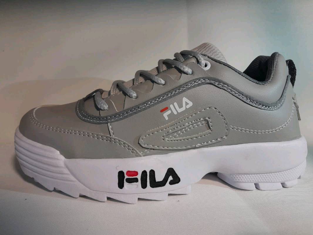 Zapatos haciendo top fila quito