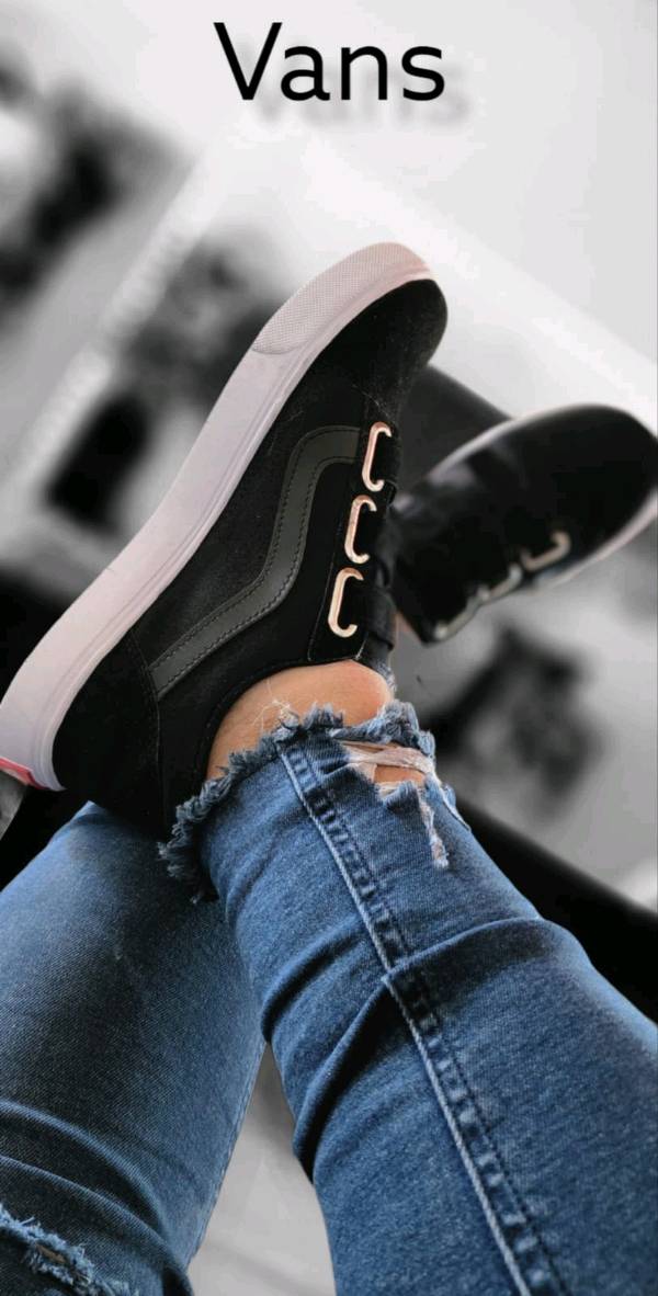 Vans con abrojo en Castelar