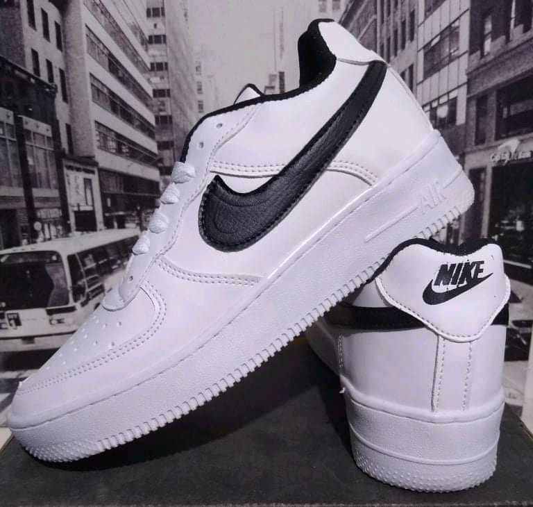 Tenis nike best sale blanco negro