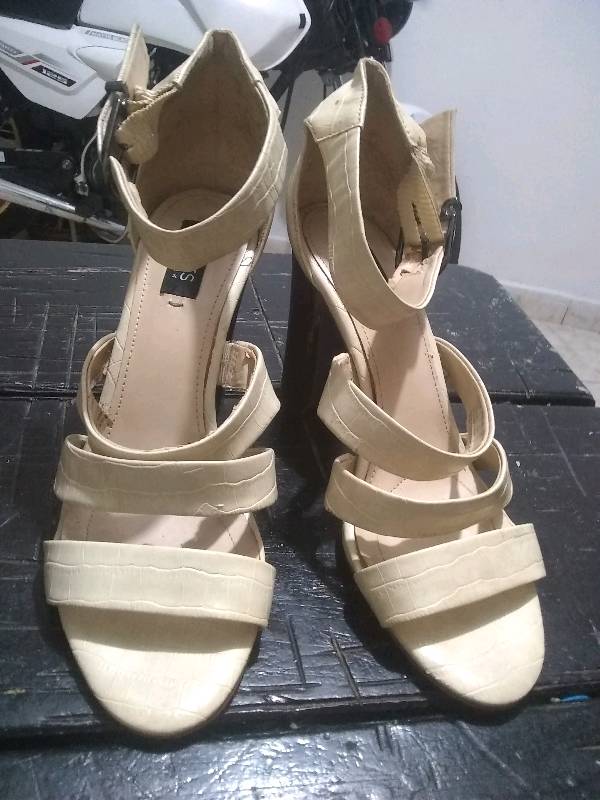 Sandalias usadas sales